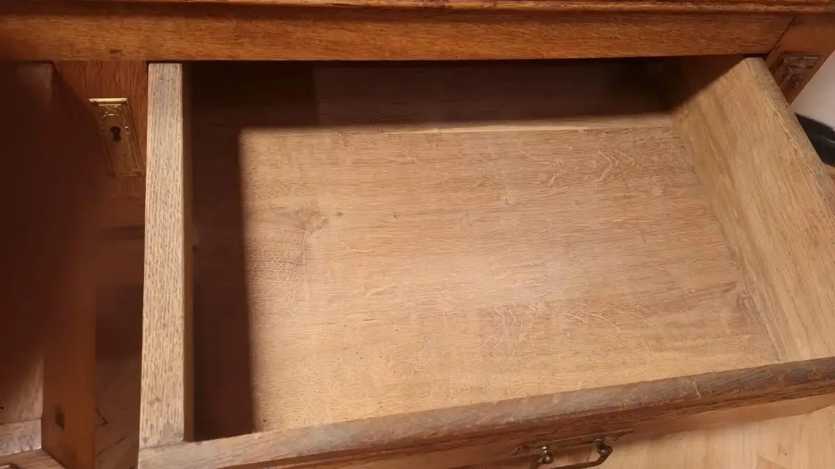 Kleiderschrank Schlafzimmerschrank  Schnitzereien Antik ca. 19 Jh. 11