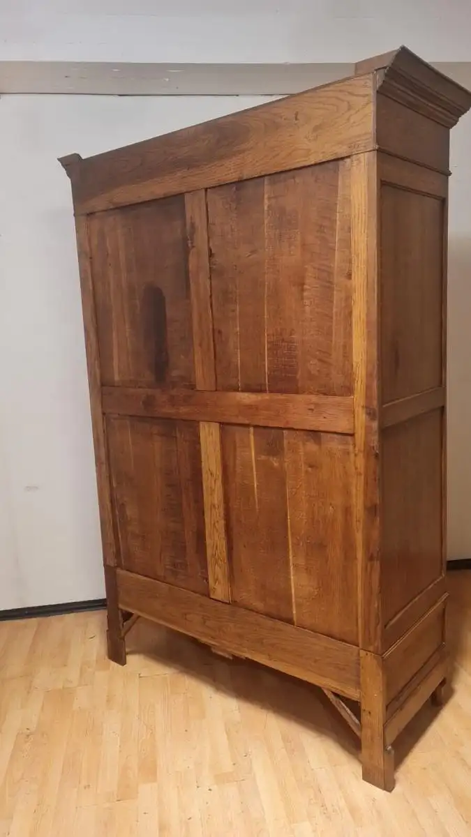 Kleiderschrank Schlafzimmerschrank  Schnitzereien Antik ca. 19 Jh. 13