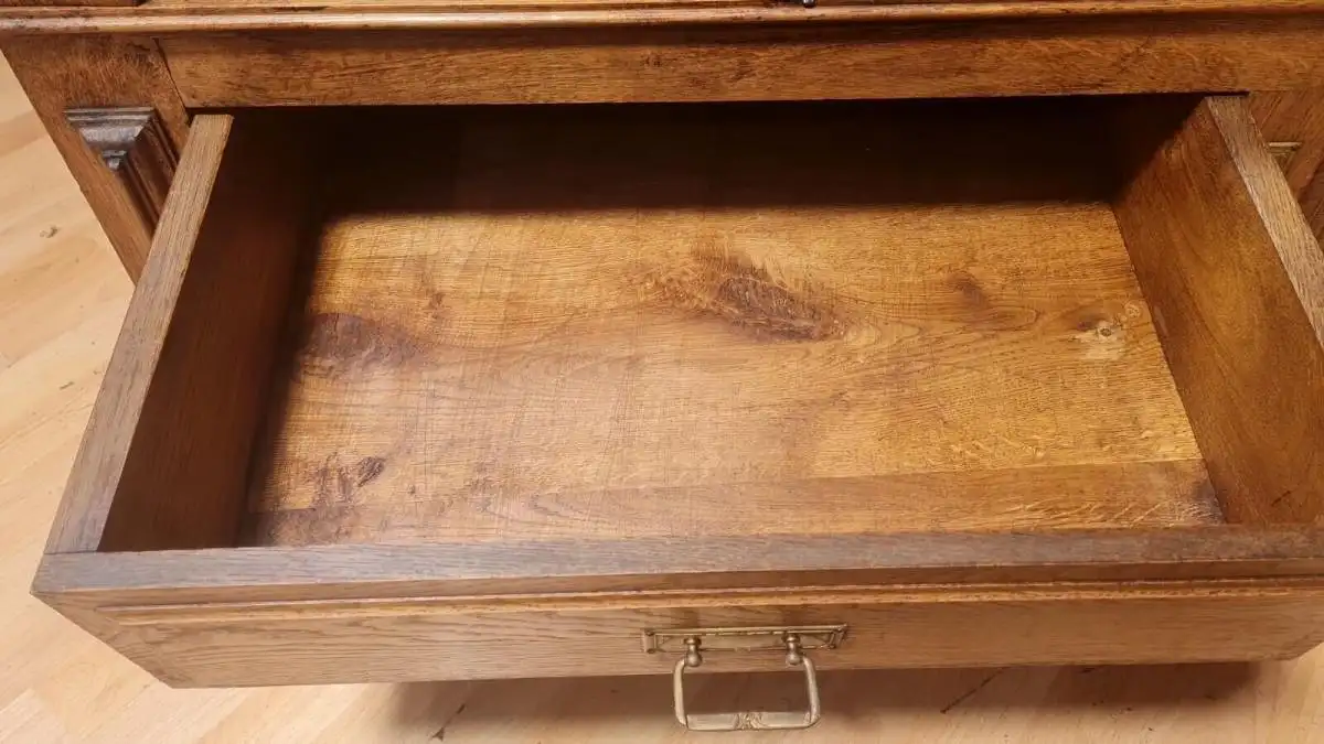 Kleiderschrank Schlafzimmerschrank  Schnitzereien Antik ca. 19 Jh. 6