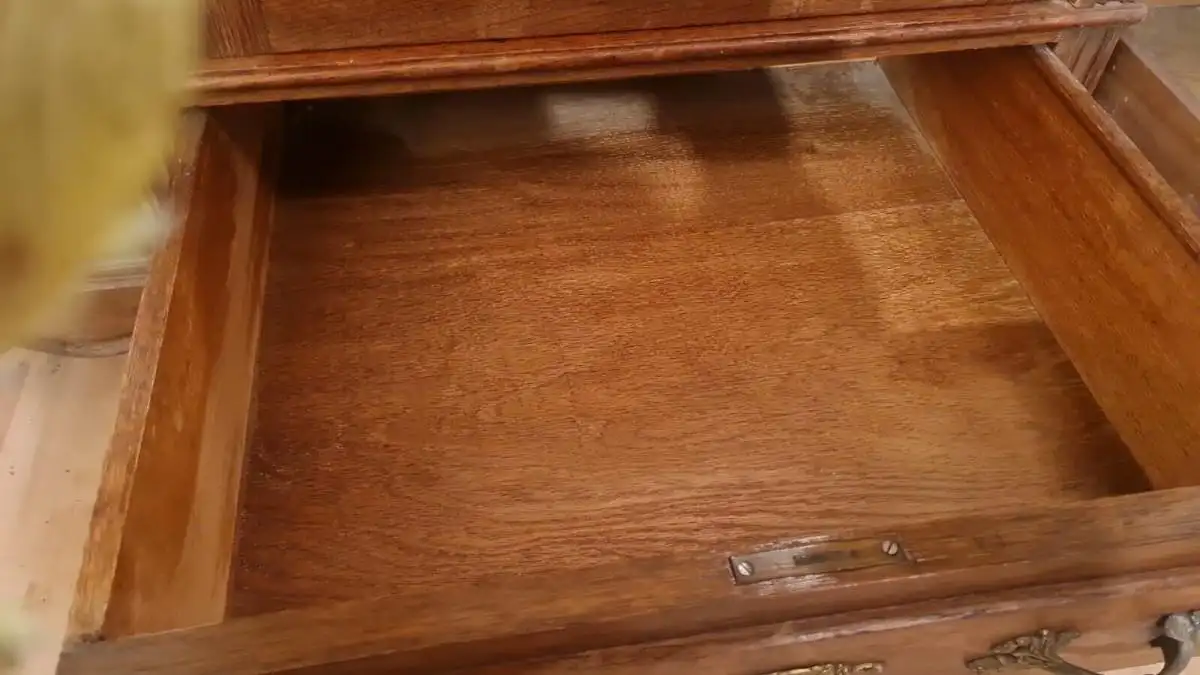 Kleiderschrank Schlafzimmerschrank  Schnitzereien Antik ca. 19 Jh. 10