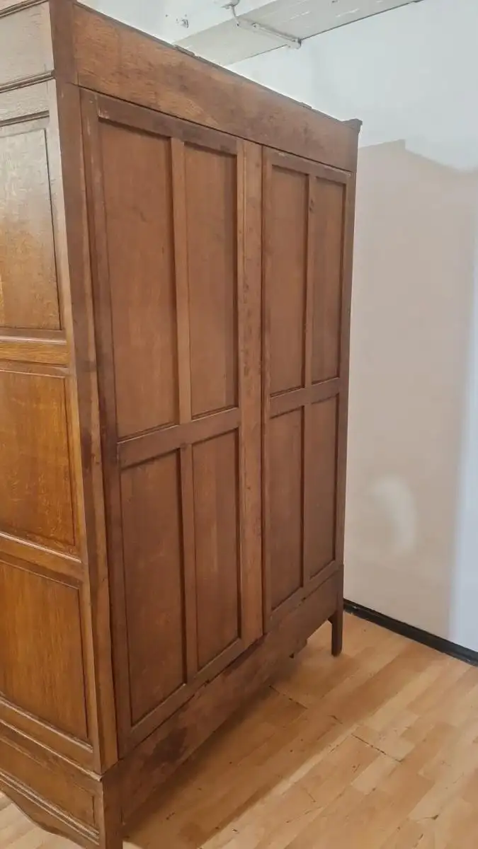 Kleiderschrank Schlafzimmerschrank  Schnitzereien Antik ca. 19 Jh. 13