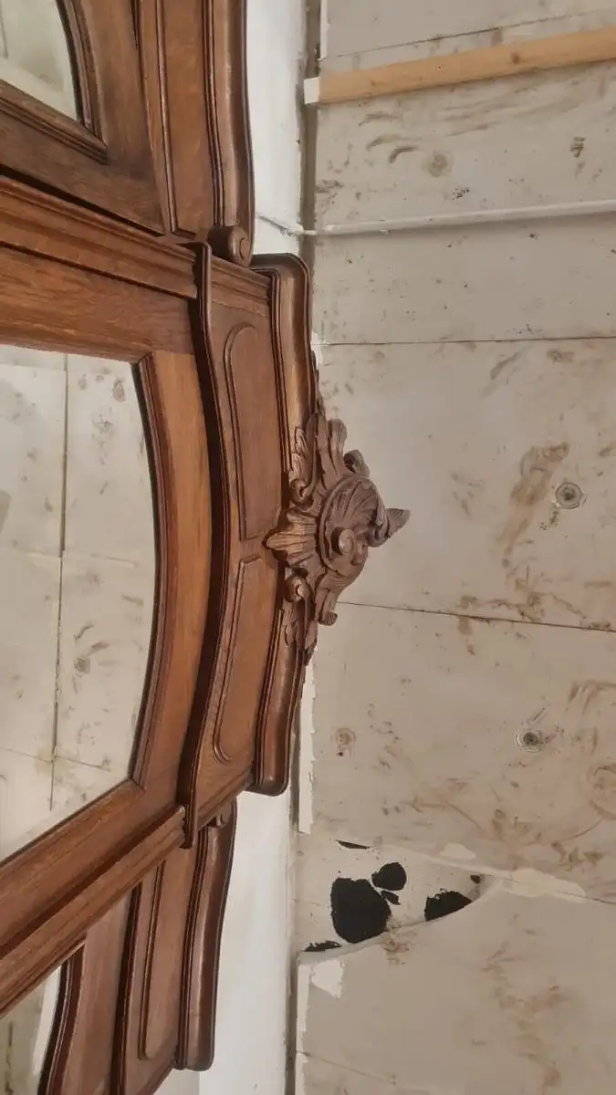 Kleiderschrank Schlafzimmerschrank  Schnitzereien Antik ca. 19 Jh. 16