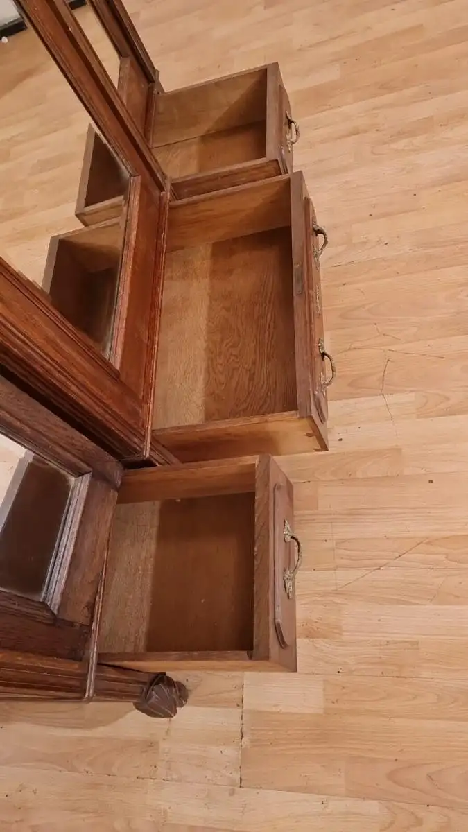 Kleiderschrank Schlafzimmerschrank  Schnitzereien Antik ca. 19 Jh. 6