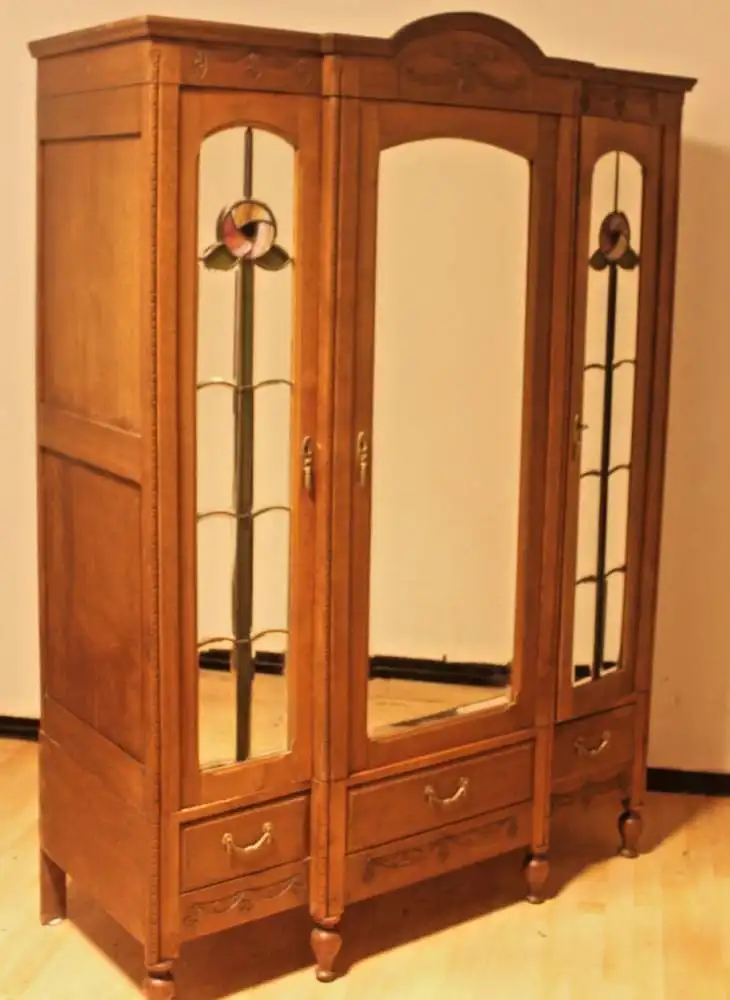 Antik Kleiderschrank Frankreich Jugendstil  Schnitzereien ca.1930Jh. 0