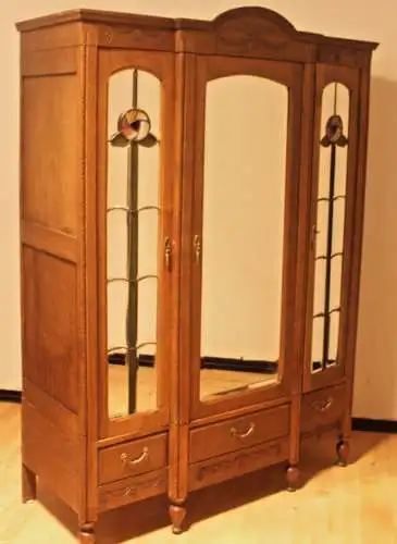 Antik Kleiderschrank Frankreich Jugendstil  Schnitzereien ca.1930Jh.