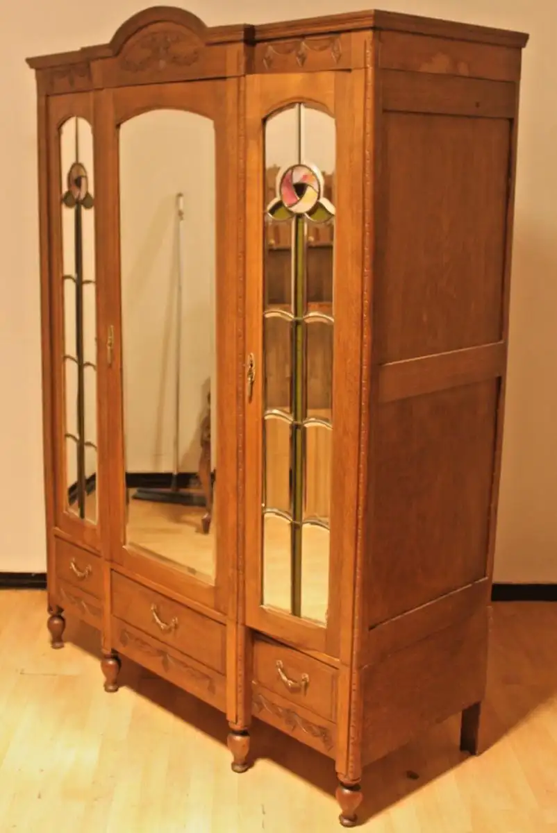 Antik Kleiderschrank Frankreich Jugendstil  Schnitzereien ca.1930Jh. 1