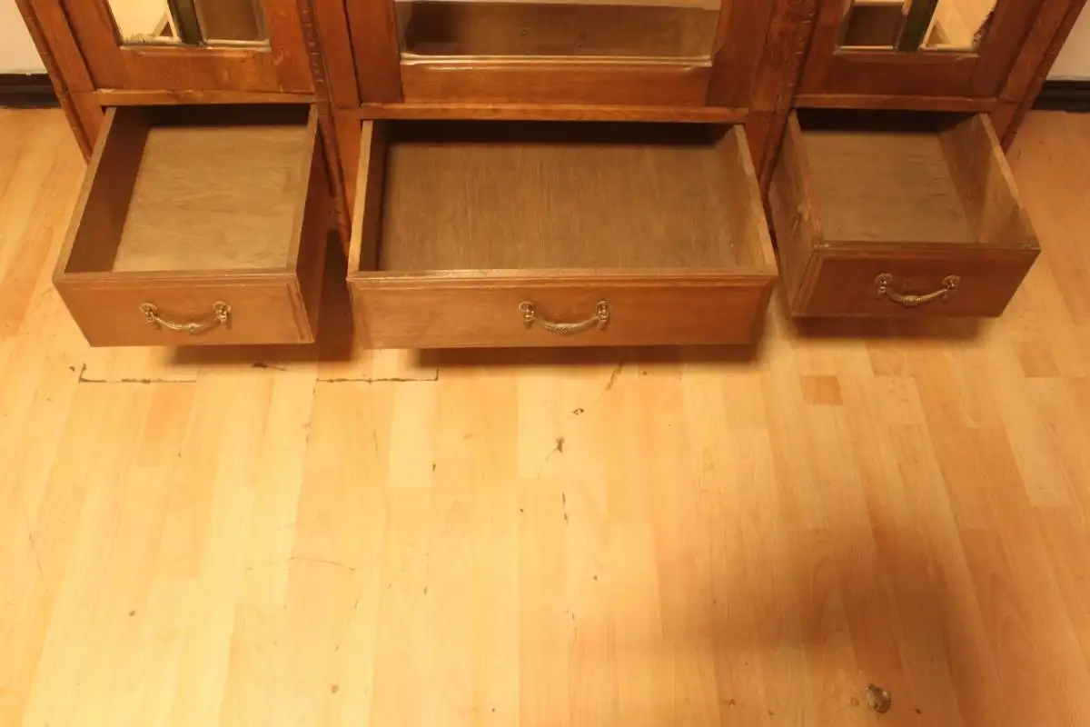 Antik Kleiderschrank Frankreich Jugendstil  Schnitzereien ca.1930Jh. 10