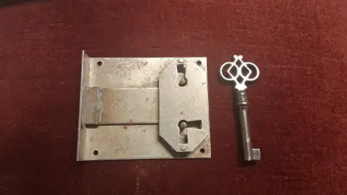 1 Aufsteckschloss  Möbelschloss  Antik Stil  Dornmaß 65 mm Universal