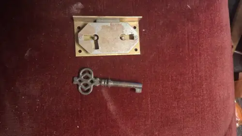 1 Aufsteckschloss  Möbelschloss  Antik Stil  Dorn maß 20 mm Universal