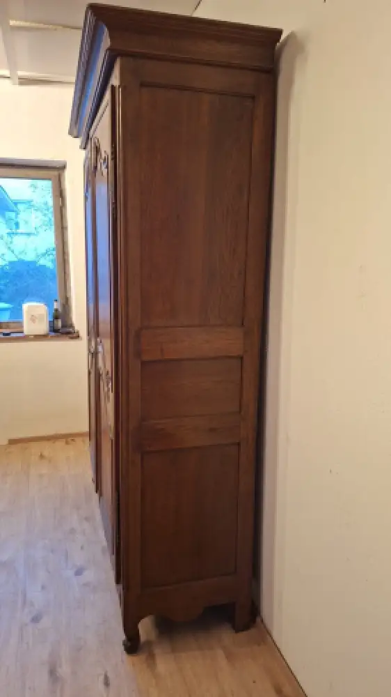 Französischer Louis XV Kleiderschrank aus Eiche, 18. Jh Antik 1