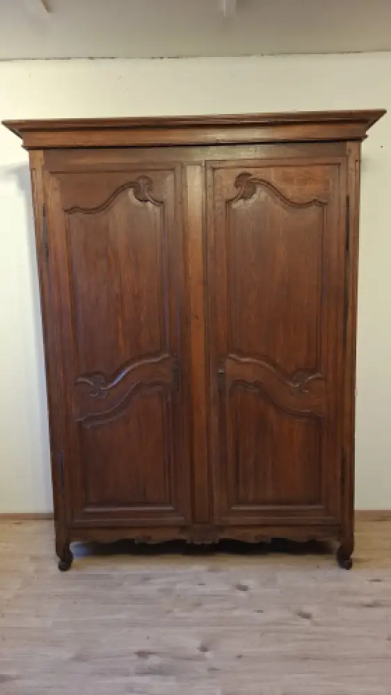 Französischer Louis XV Kleiderschrank aus Eiche, 18. Jh Antik 2