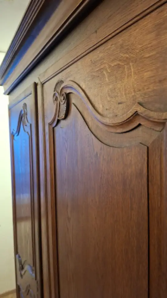 Französischer Louis XV Kleiderschrank aus Eiche, 18. Jh Antik 3