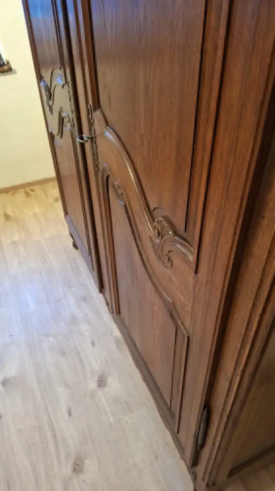Französischer Louis XV Kleiderschrank aus Eiche, 18. Jh Antik 4