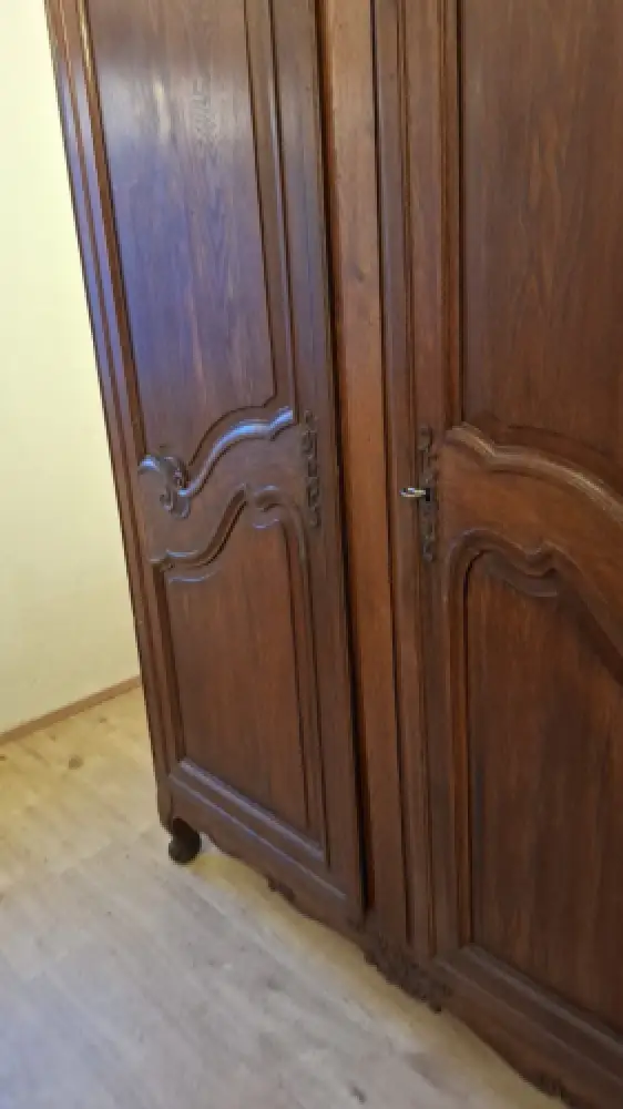 Französischer Louis XV Kleiderschrank aus Eiche, 18. Jh Antik 5