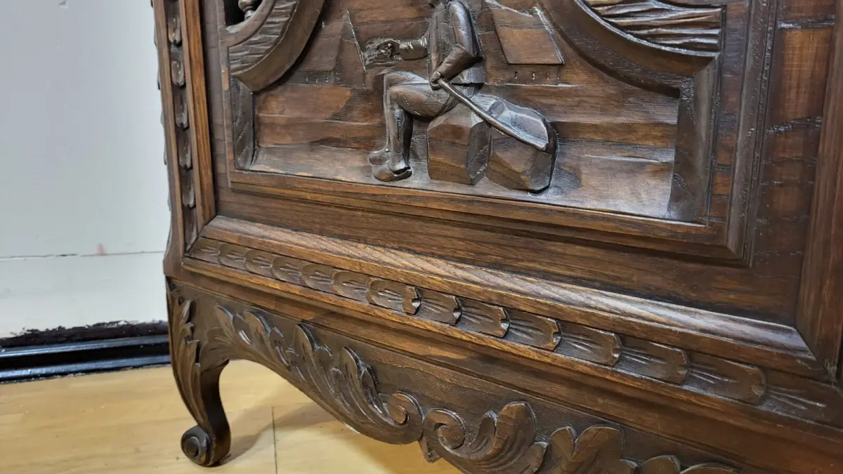 Vitrine  Antik Bretonisch ca. 19 Jh. 8