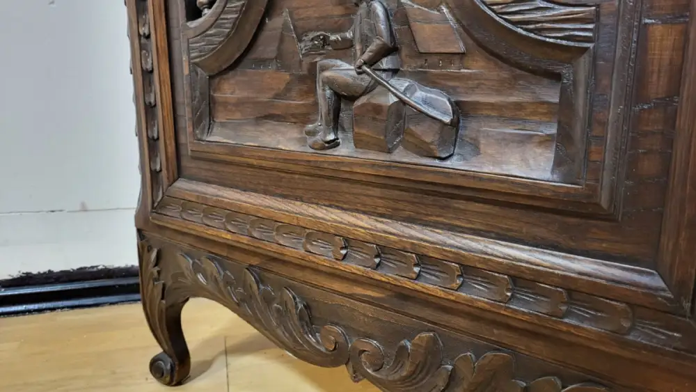 Vitrine  Antik Bretonisch ca. 19 Jh. 8