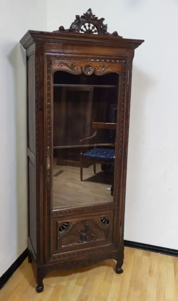 Vitrine  Antik Bretonisch ca. 19 Jh. 0