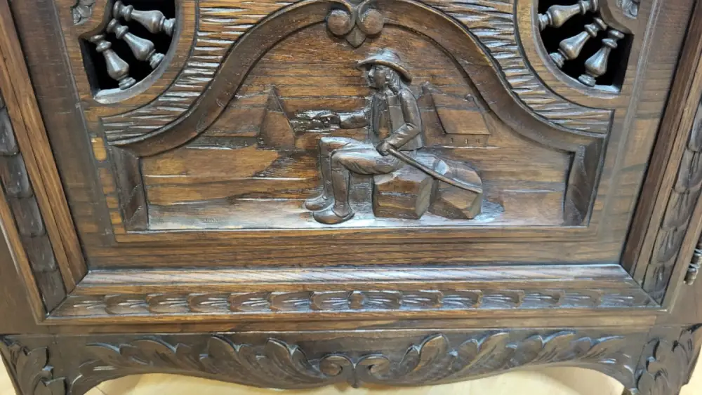 Vitrine  Antik Bretonisch ca. 19 Jh. 11