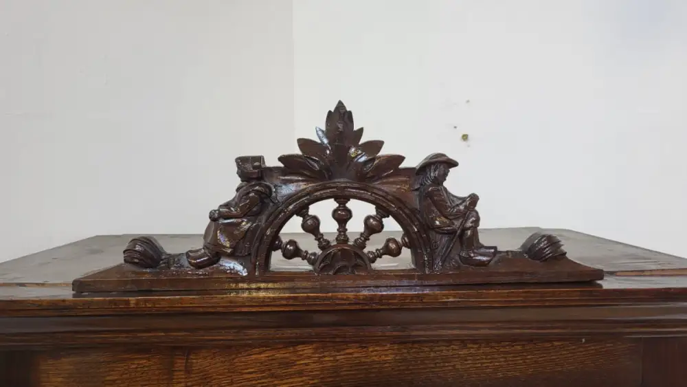 Vitrine  Antik Bretonisch ca. 19 Jh. 15