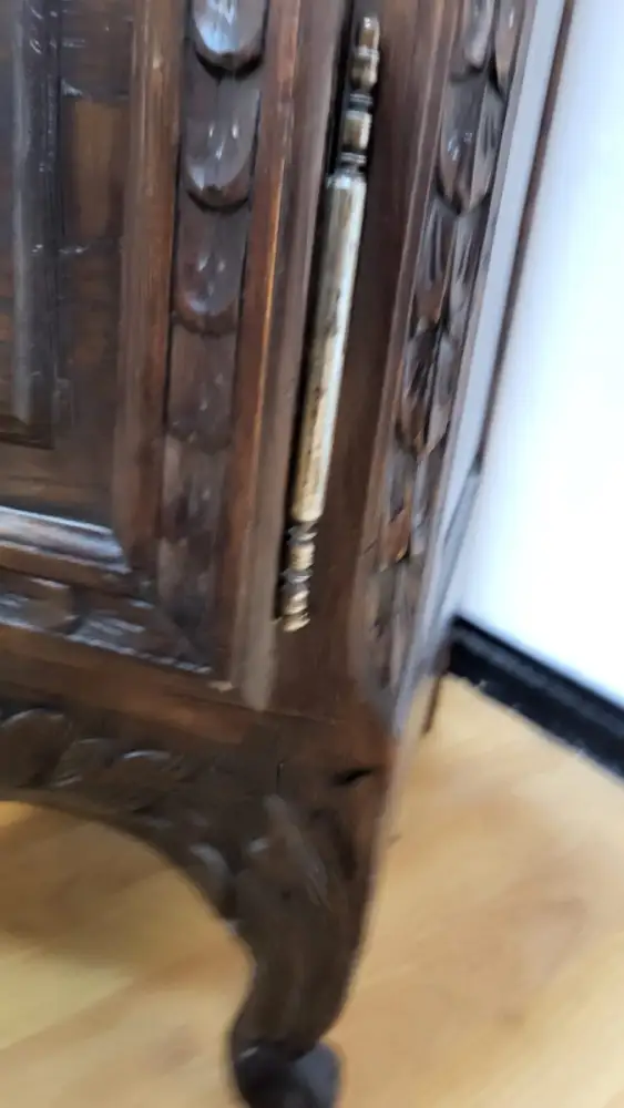 Vitrine  Antik Bretonisch ca. 19 Jh. 9