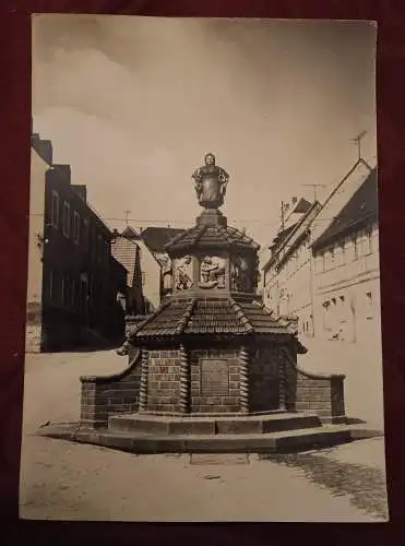 [Echtfotokarte schwarz/weiß] Kohren-Sahlis - Töpferbrunnen. 