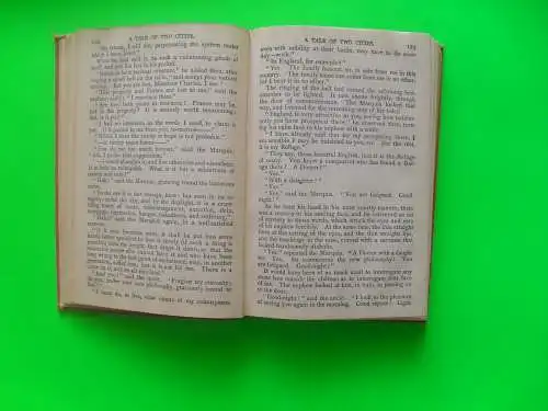 ALTE AUSGABE A TALE OF TWO CITIES VON DICKENS CHARLES, VERLAG T. NELSON & SONS – 1910