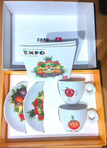 4 x ILLY Art Collection 2015 Expo Milan Maskotchen Cappuccino Tassen mit Untertassen 