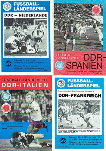 Konvolut von 13 DDR-Fussball-Programmen. 