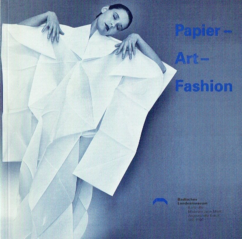 Peter Schmitt Autor 2 Barbel Kielmeyer Hrsg Badisches Landesmuseum Karlsruhe Papier Art Fashion Kunst Und Mode Mode Aus Papier Nr 3