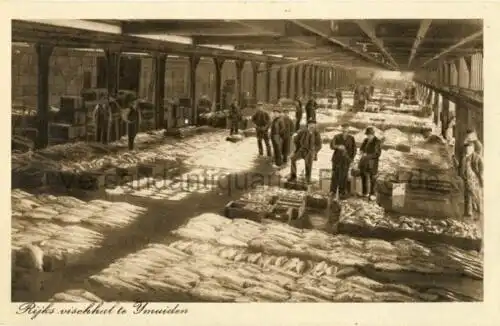 Ijmuiden - Rijks vischhal te Ijmuiden
 Ansichtskarte / Postkarte, Motiv aus Niederlande, Verlagsnummer 19.3228, unbenutzt Ijmuiden ist ein Ortsteil der niederländischen Gemeinde Velsen in der Provinz Nordholland. (Wikipedia). 