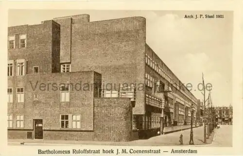 Amsterdam   Bartholomeus Ruloffstraat hoek J. M. Coenenstraat   Architect J. F. Staal 1917
 Niederlande, Ansichtskarte, unbenutzt  Verlagsnummer: 8549 30169 W 68.. 