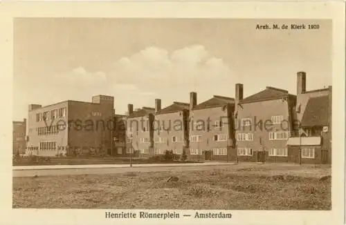 Amsterdam - Henriette Rönnerplein - Arch. M. de Klerk 1920
 Ansichtskarte, Niederlande, unbenutzt Verlagsnummer: 8549 30165 W 68 (Michel de Klerk (* 24. November 1884...
