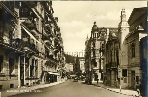 Marienbad - Waldbrunnstrasse, Theater
 Ansichtskarte / Postkarte, Motiv aus Böhmen, heute Mariánské Lázne in Tschechien, benutzt 19.5.1944 Marienbad, Echtfoto. 