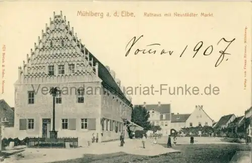 Mühlberg (Elbe) - Rathaus mit Neustädter Markt
 Ansichtskarte / Postkarte, Motiv aus Brandenburg, Verlagsnummer 813, unbenutzt, aber privat datiert, Rückseite leer. 