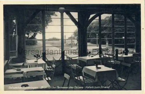Ostseebad Boltenhagen - Blick von der Terrasse des Ostsee-Hotels zum Strand
 Ansichtskarte / Postkarte, Motiv aus Mecklenburg-Vorpommern, Verlagsnummer NI/18/74/31/44, Datierung siehe Drucknummer, unbenutzt, aber rückseitig beschrieben, Echtfoto. 