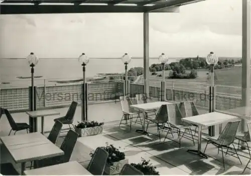 Klink - FDGB-Urlaubersiedlung "Völkerfreundschaft" - Dachcafé - Terrasse
 Ansichtskarte / Postkarte, Motiv aus Müritz / Mecklenburg-Vorpommern, Verlagsnummer 01 03 14 132, unbenutzt, Echtfoto. 