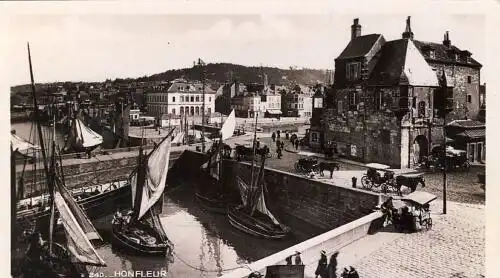 Honfleur   La Lieutenance et le Port
 Ansichtskarte / Postkarte, Motiv aus Frankreich, Verlagsnummer Nr. 240, unbenutzt  "Honfleur ist eine Gemeinde und Hafenstadt.. 