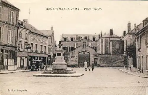 Angerville (S.-et-O.) - Place Tessier
 Ansichtskarte, Frankreich, unbenutzt "Angerville ist eine französische Gemeinde mit 3753 Einwohnern im Département Essonne in der Region Île-de-France; sie gehört...