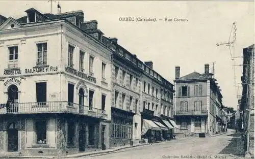 Orbec (Calvados)   Rue Carnot (Café des Sports u. a.)
 Ansichtskarte / Postkarte, Motiv aus Frankreich, unbenutzt, aber privat datiert 16.10 24.10.1940, Cliché G.. 