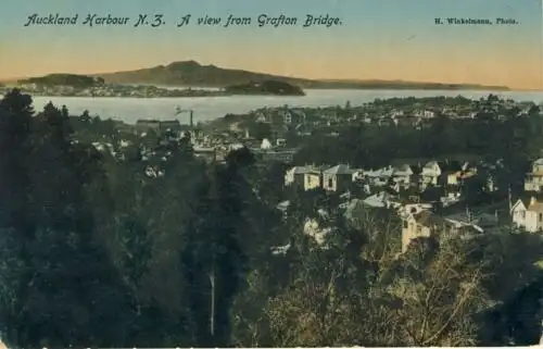 Auckland Harbour - A view from Grafton Bridge
 Ansichtskarte / Postkarte mit Motiv aus New Zealand / Neuseeland, Kartennummer 104, unbenutzt, printed in Saxony / Photograph H. Winkelmann. 