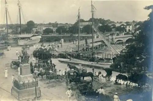 Bridgetown
 Ansichtskarte / Postkarte, Motiv aus Hauptstadt des karibischen Inselstaates Barbados, unbenutzt, Foto in Postkartengröße, aber rückseitig gänzlich ohne Aufdrucke, Zuordnung nur über das Wort "Bridgetown" vorn rechts unten möglich. 