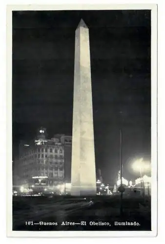 [Echtfotokarte schwarz/weiß] Buenos Aires. El Obelisco, iluminado. 