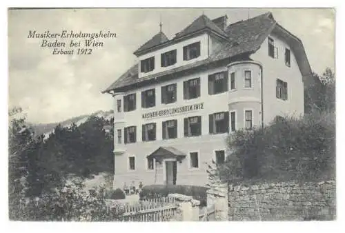 [Echtfotokarte schwarz/weiß] Musiker - Erholungsheim. Baden bei Wien. Erbaut 1912. 