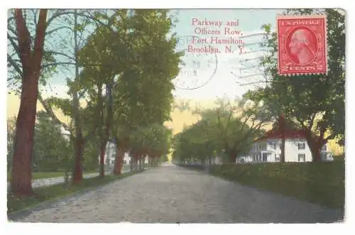 [Ansichtskarte] Parkway and Officers Row, Fort Hamilton, Brooklyn, N. Y. 