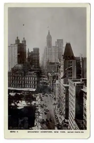 [Echtfotokarte schwarz/weiß] BROADWAY DOWNTOWN, NEW YORK. 