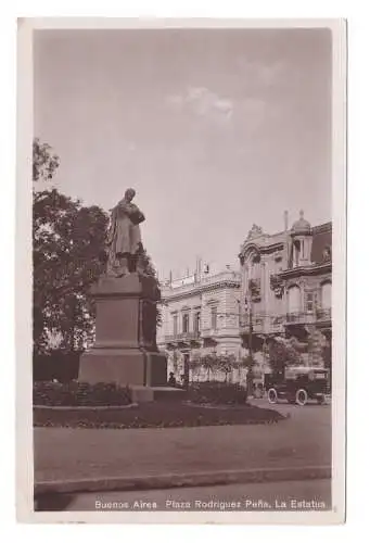 ARGENTINA. Buenos Aires. Plaza Rodríguez peña. La Estatua.
