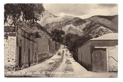 ARGENTINA. Jujuy. Vista de una calle de Purmamarca.