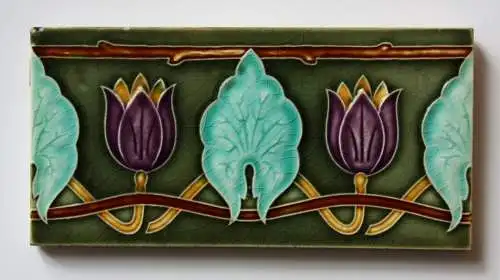 Jugendstil Halbfliese, Fliese für eine Bordüre, Tulpen-Dekor, NSTG, um 1900