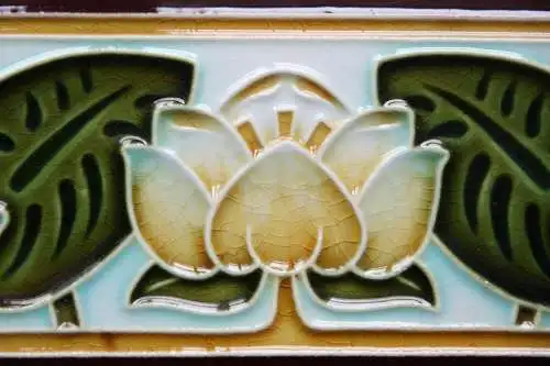 Seerose, Jugendstil Halbfliese, Art Nouveau Fliese, Entwurf nach Villeroy & Boch