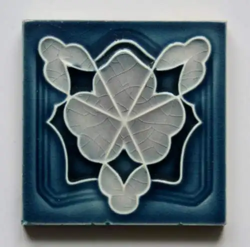 Kleine Blaue Fliese, Kachel mit floralem Dekor, um 1950